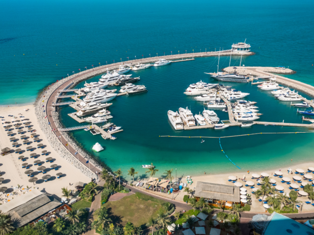 Vu de haut sur la côte de dubai