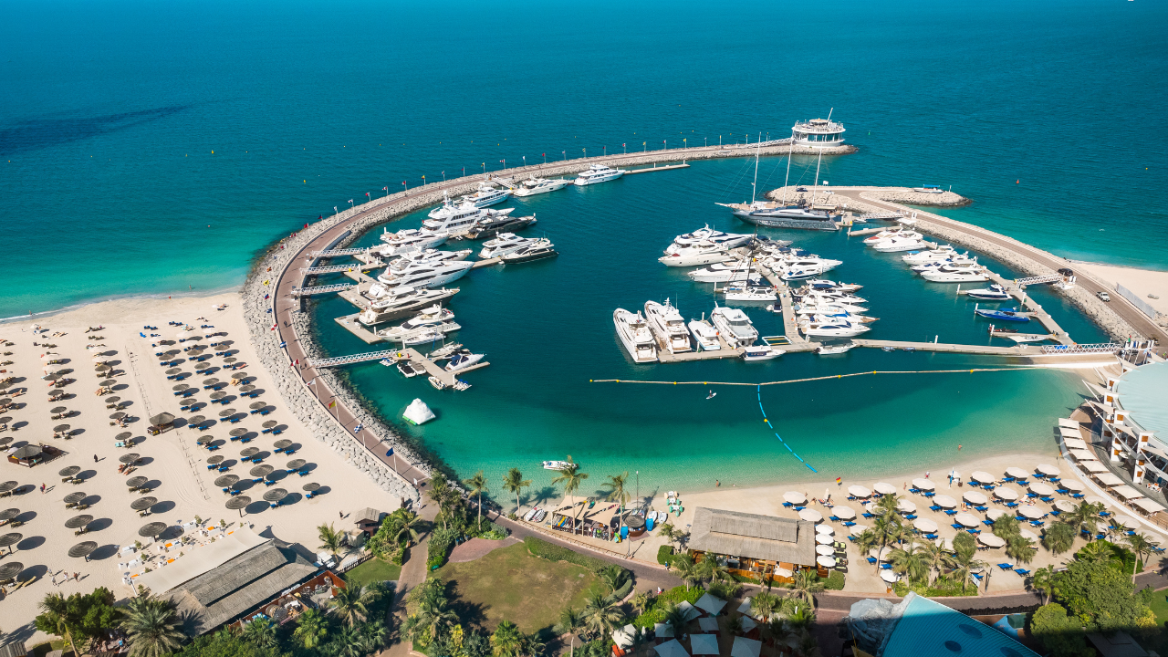Vu de haut sur la côte de dubai
